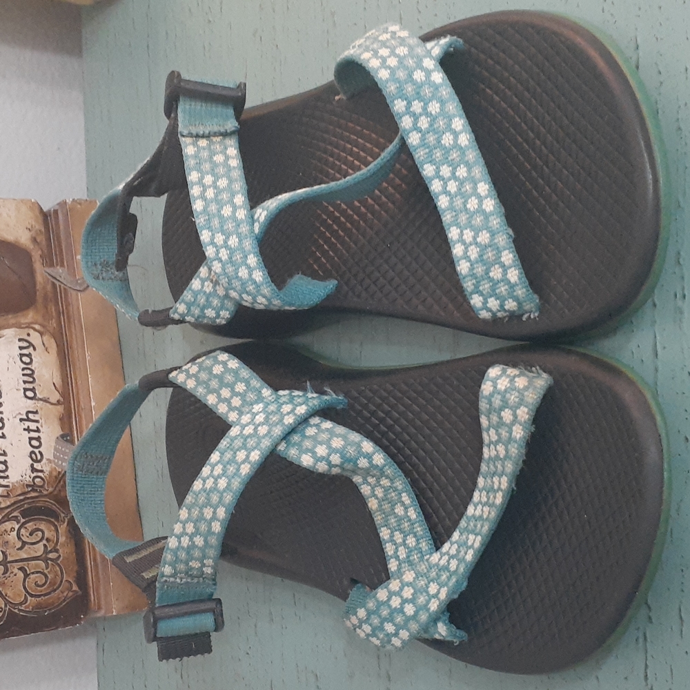 CHACO SANDALS SZ 5 WOS